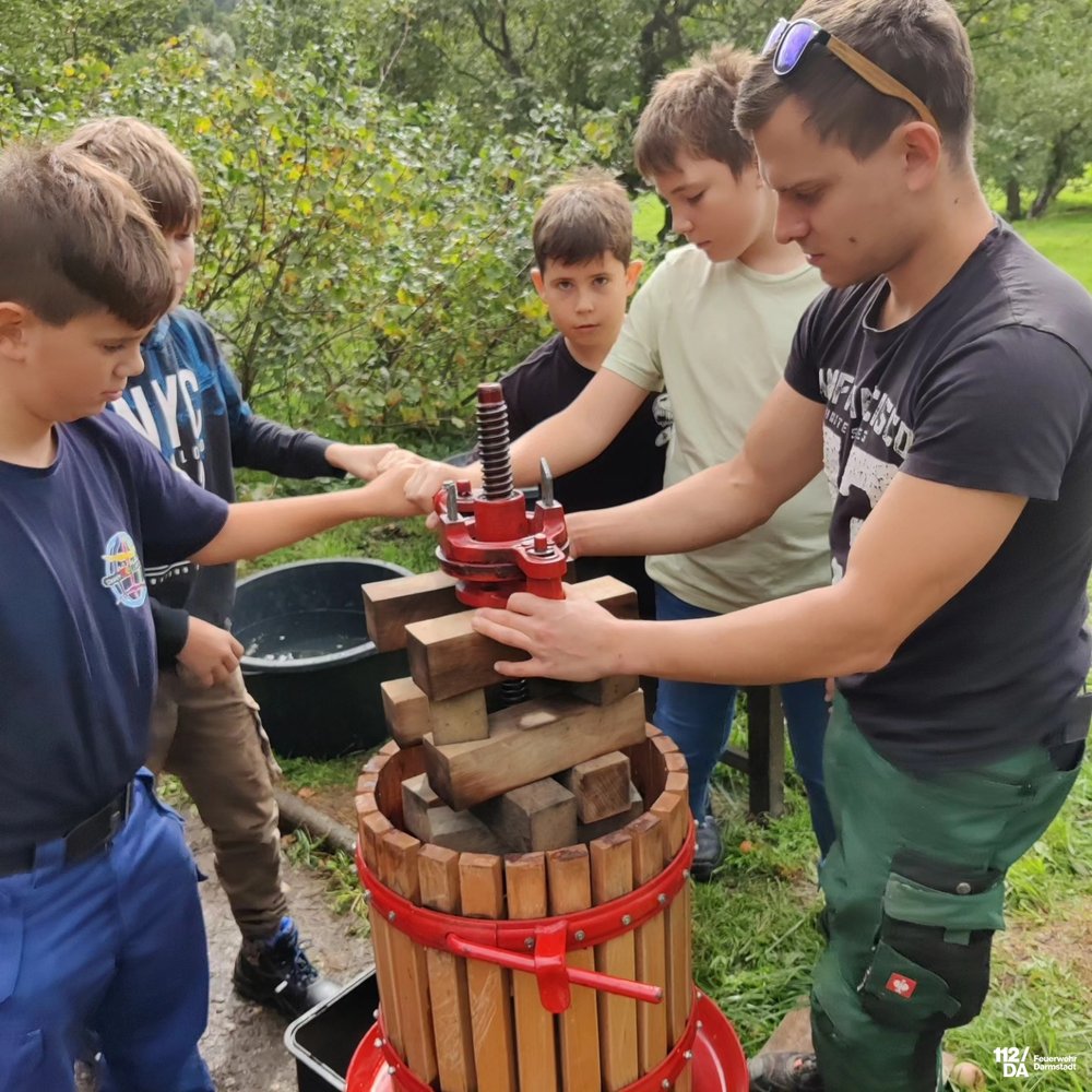 Dennis Rapp Wir machen Apfelsaft!