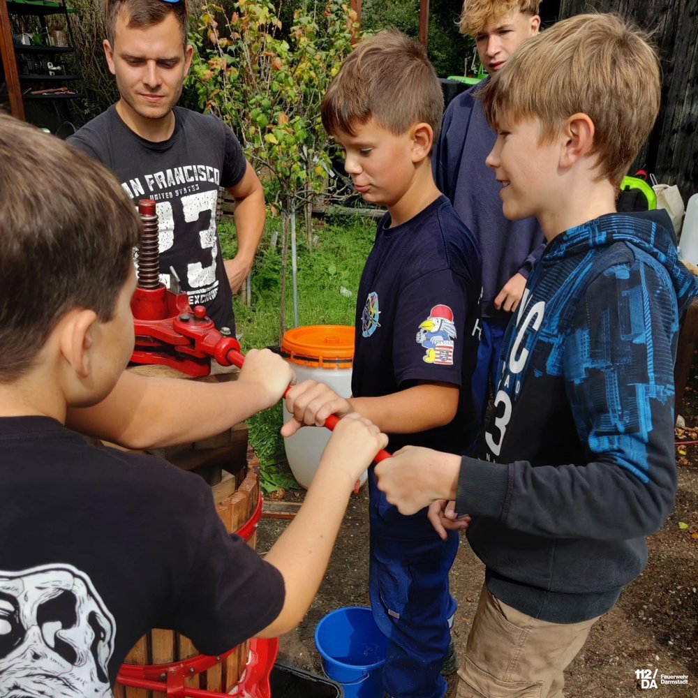 Dennis Rapp Wir machen Apfelsaft!