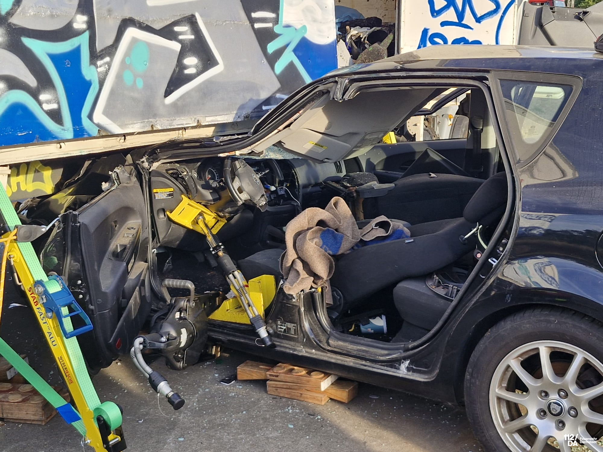 TH_5.jpg Nach komplexer Arbeit - Person gerettet